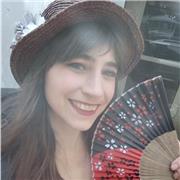 Professeure de danse  tribal fusion . Enseigne un savant mélange de danses orientales, indiennes, flamenco et hip-hop